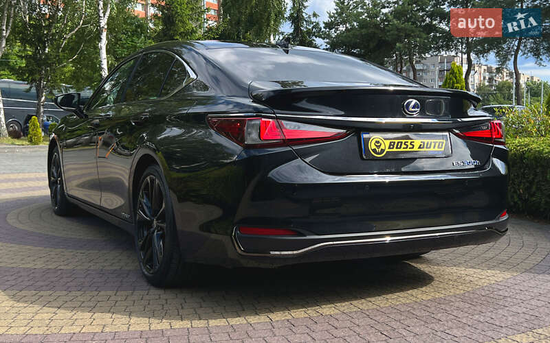 Седан Lexus ES 2022 в Львове