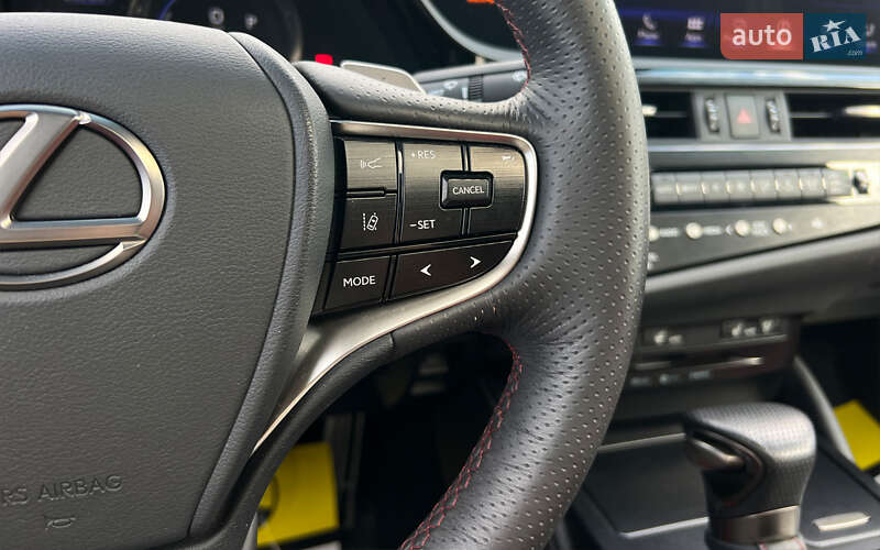 Седан Lexus ES 2022 в Львове
