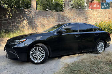 Седан Lexus ES 2017 в 