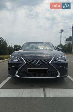 Седан Lexus ES 2018 в Бучі