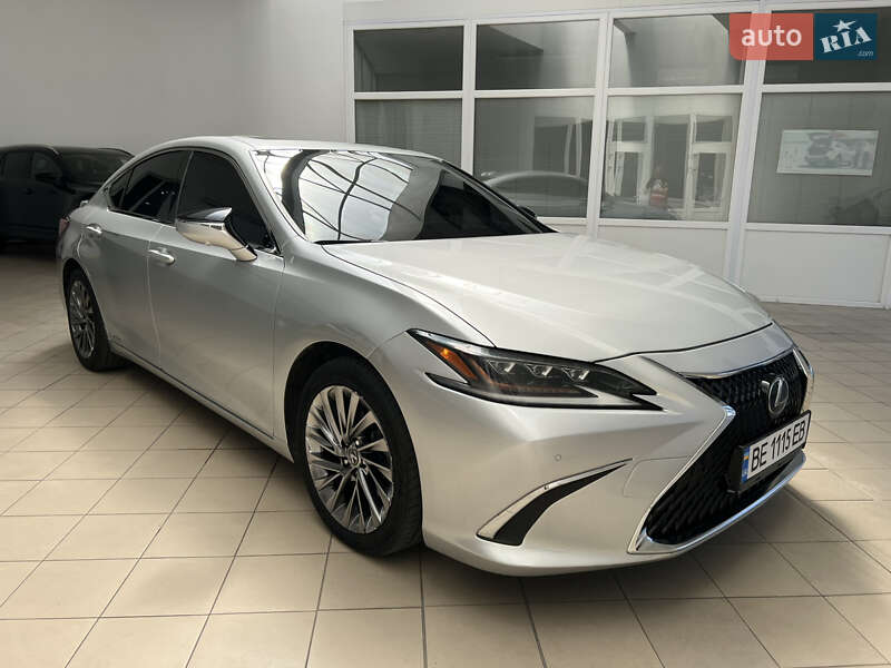 Lexus ES 2019