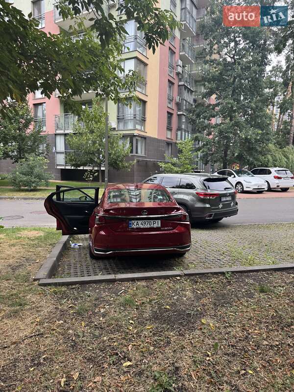 Седан Lexus ES 2022 в Киеве