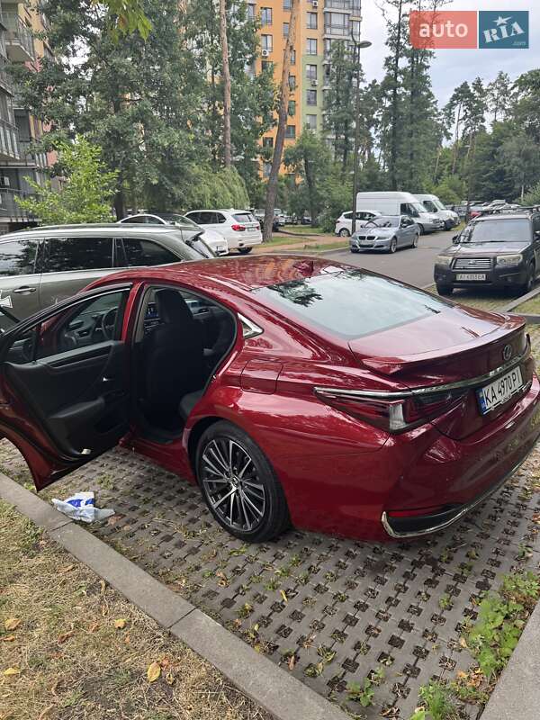 Седан Lexus ES 2022 в Киеве