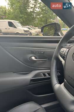 Седан Lexus ES 2022 в 