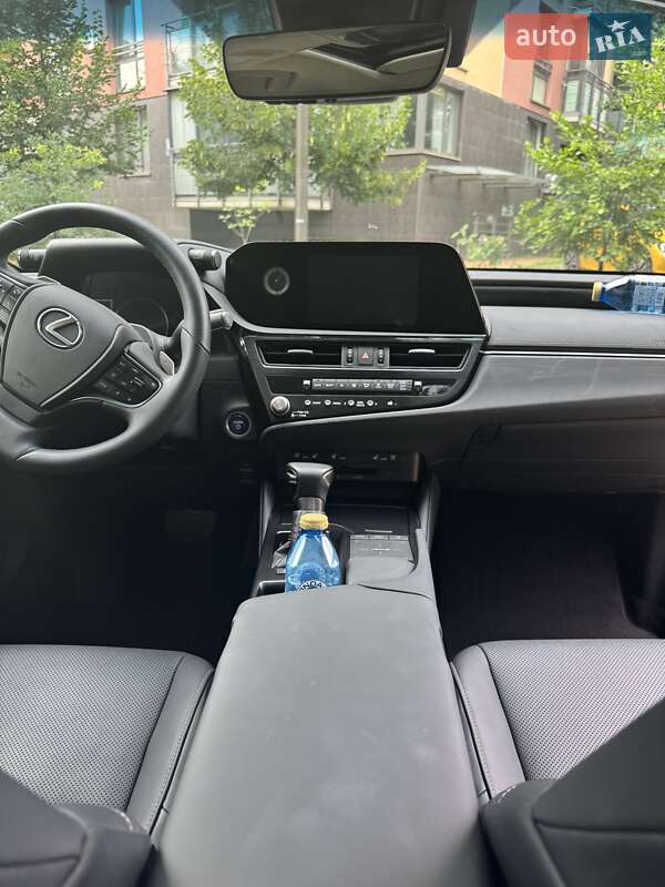 Седан Lexus ES 2022 в Киеве