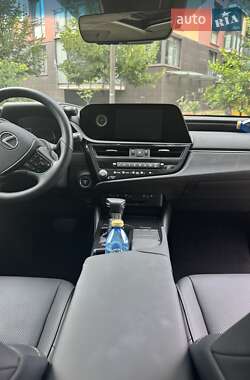 Седан Lexus ES 2022 в 