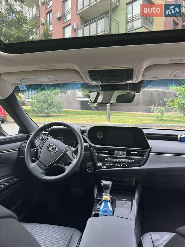 Седан Lexus ES 2022 в Киеве