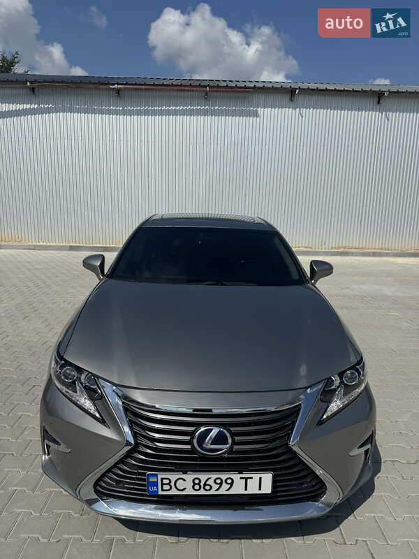 Седан Lexus ES 2015 в Тернополе