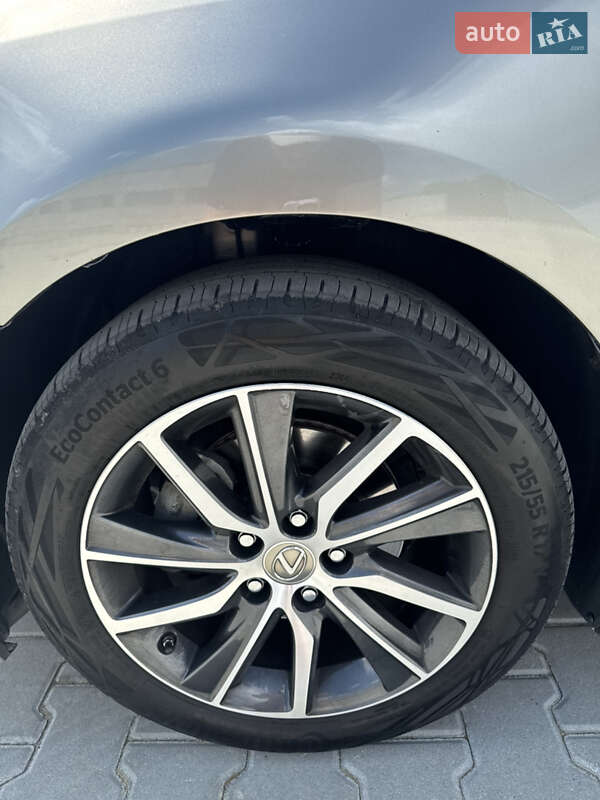 Седан Lexus ES 2015 в Тернополе