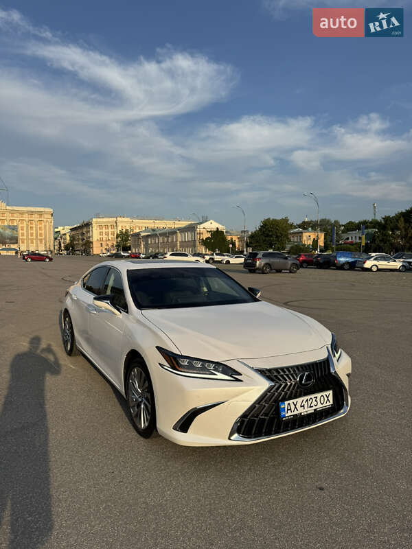 Седан Lexus ES 2023 в Харькове