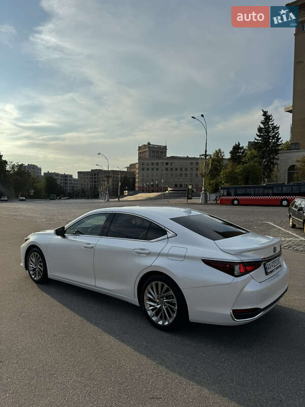 Седан Lexus ES 2023 в Харькове