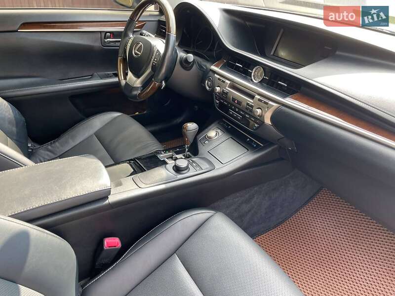 Седан Lexus ES 2014 в Киеве