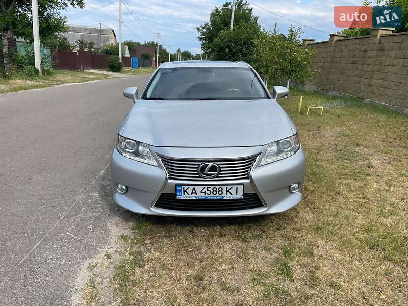 Седан Lexus ES 2014 в Киеве