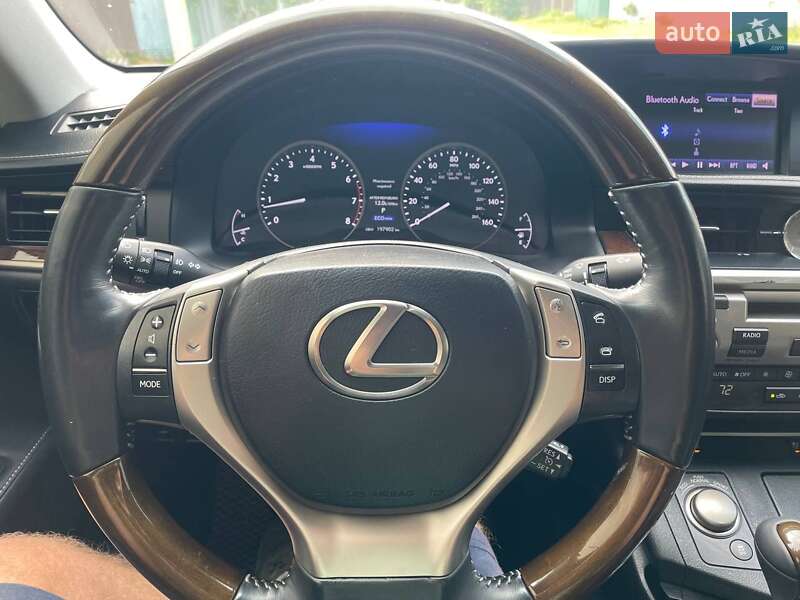 Седан Lexus ES 2014 в Киеве