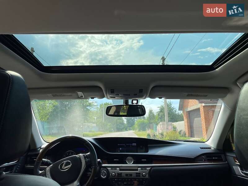 Седан Lexus ES 2014 в Киеве