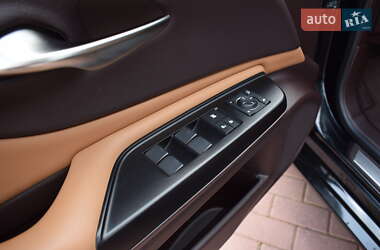 Седан Lexus ES 2019 в 