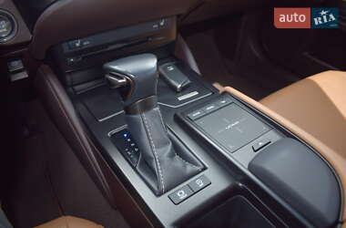 Седан Lexus ES 2019 в 