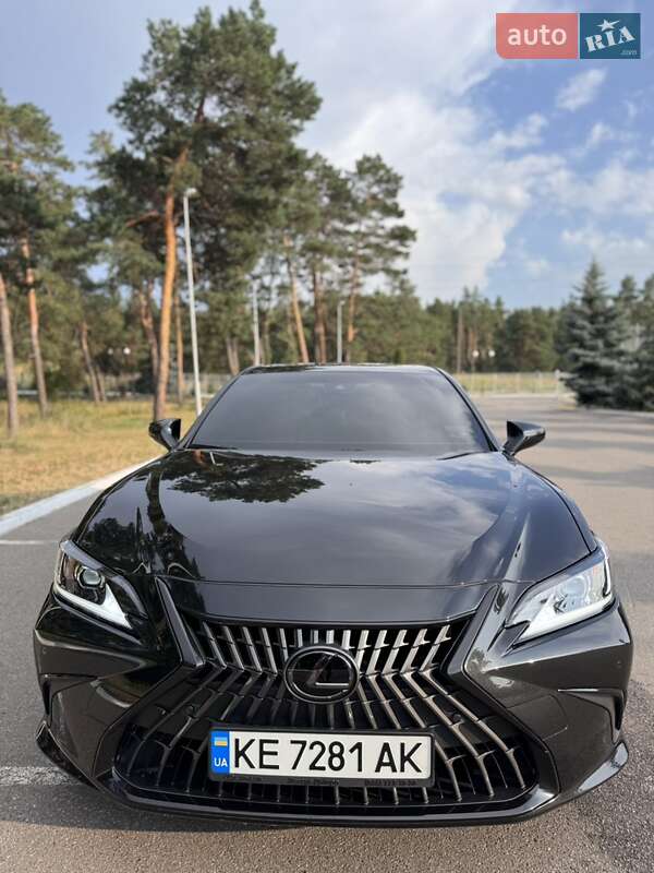Седан Lexus ES 2022 в Киеве