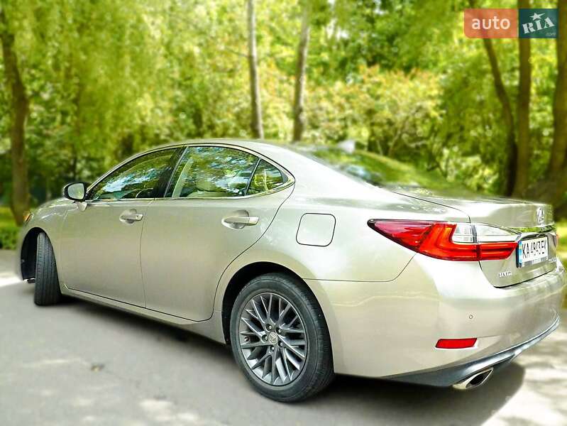 Седан Lexus ES 2018 в Киеве