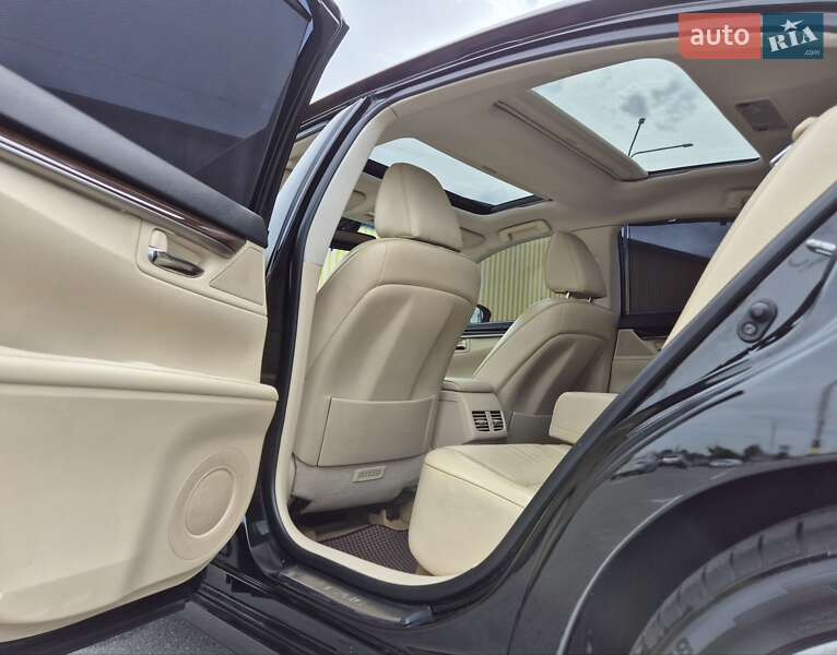 Седан Lexus ES 2014 в Киеве