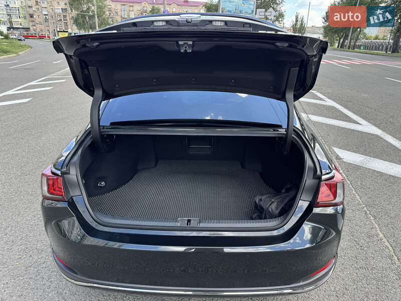 Седан Lexus ES 2018 в Харькове фото 3 Седан Lexus ES 2018 в Харькове
