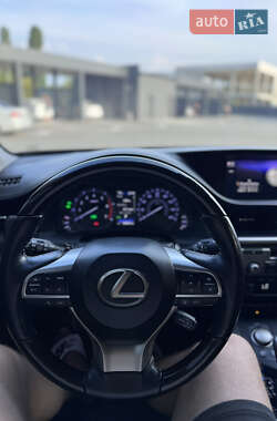 Седан Lexus ES 2017 в 