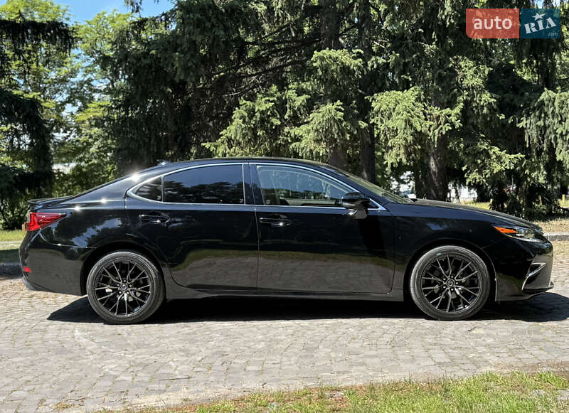 Седан Lexus ES 2016 в Києві