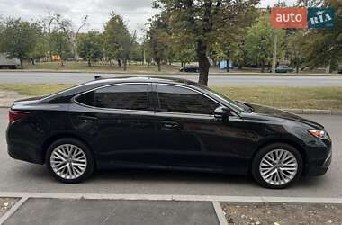 Седан Lexus ES 2016 в Харкові