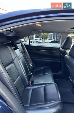 Седан Lexus ES 2015 в 
