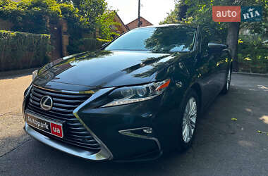 Седан Lexus ES 2017 в Киеве