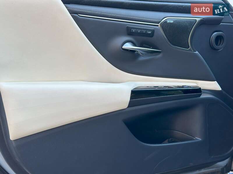 Седан Lexus ES 2022 в Одессе