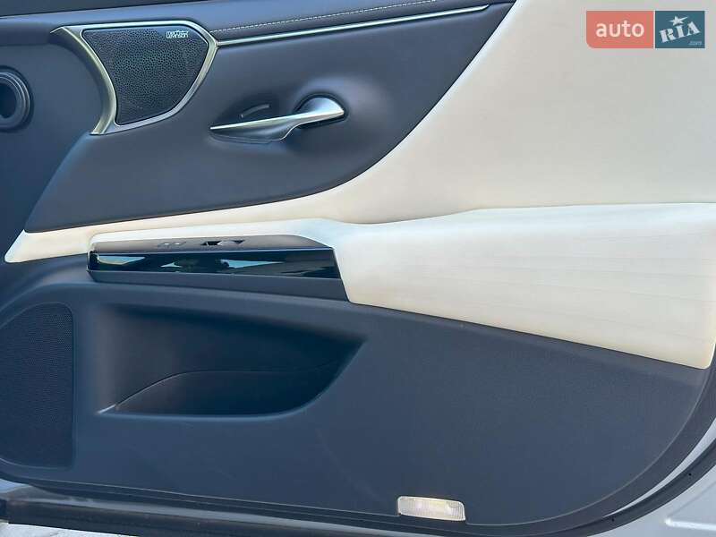 Седан Lexus ES 2022 в Одессе