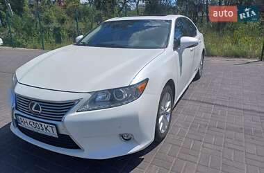 Седан Lexus ES 2015 в Дніпрі