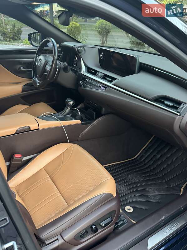 Седан Lexus ES 2018 в Києві
