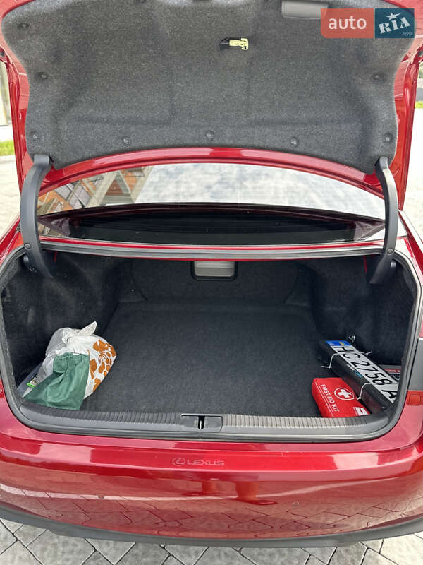 Седан Lexus ES 2017 в Львові