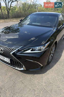 Седан Lexus ES 2019 в Кривому Розі