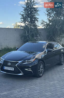 Седан Lexus ES 2015 в Киеве