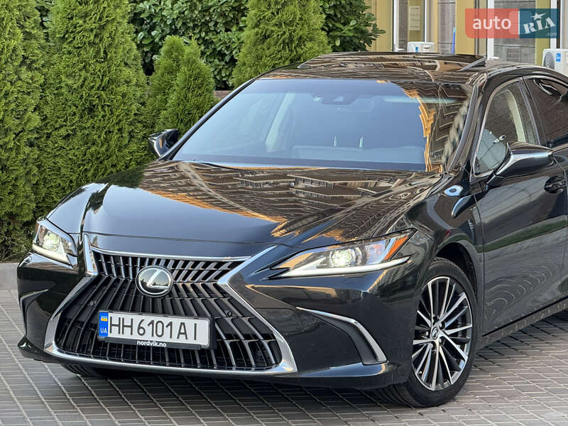 Седан Lexus ES 2023 в Одесі