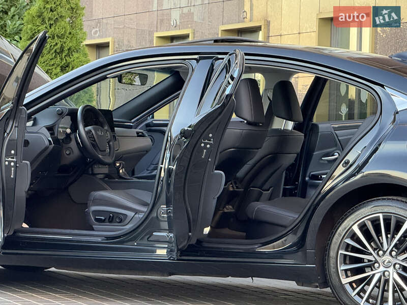 Седан Lexus ES 2023 в Одесі
