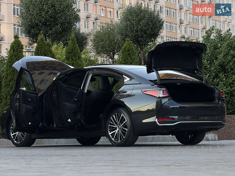 Седан Lexus ES 2023 в Одесі
