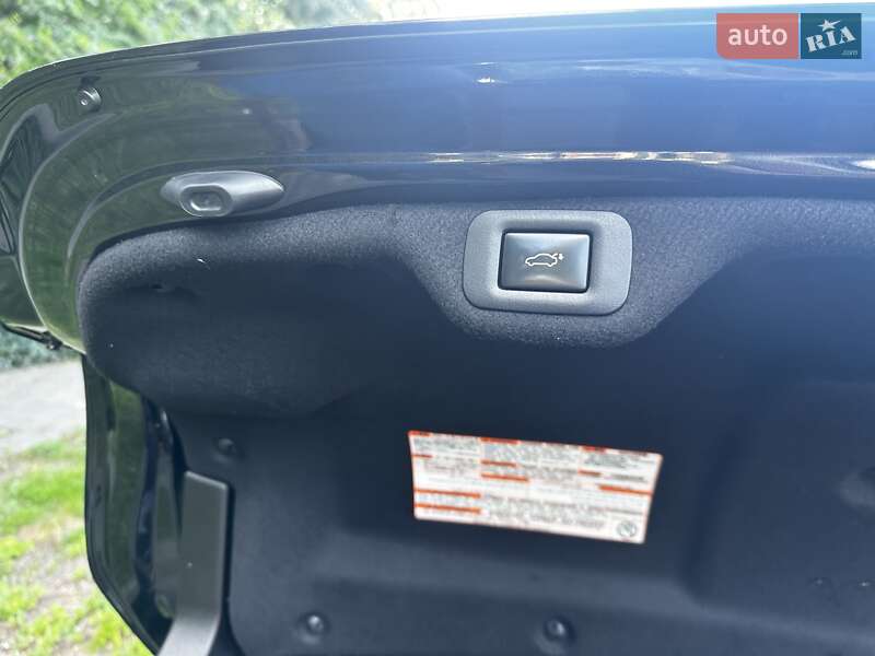 Седан Lexus ES 2022 в Львові