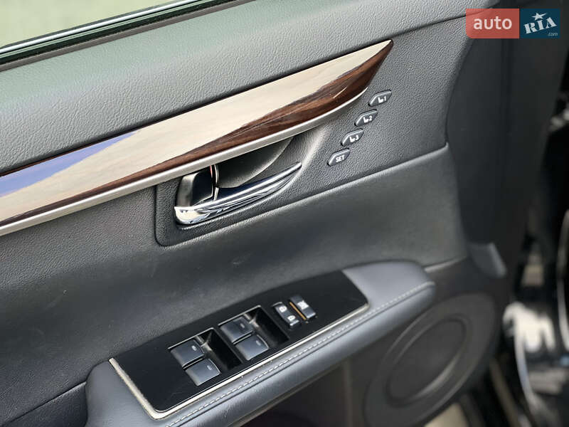 Седан Lexus ES 2016 в Киеве