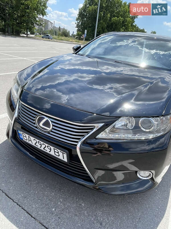 Седан Lexus ES 2014 в Кропивницькому