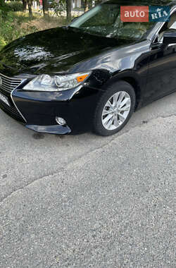 Седан Lexus ES 2014 в Кропивницком