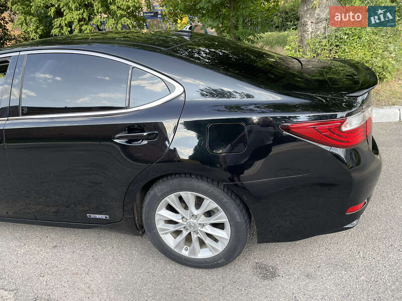 Седан Lexus ES 2014 в Кропивницькому