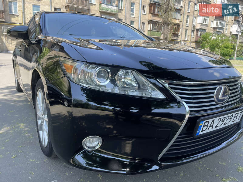 Седан Lexus ES 2014 в Кропивницькому