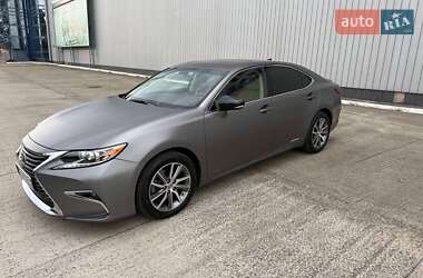 Седан Lexus ES 2015 в Черновцах