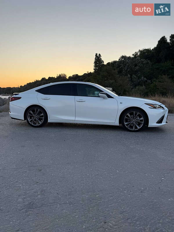 Седан Lexus ES 2020 в Миколаєві
