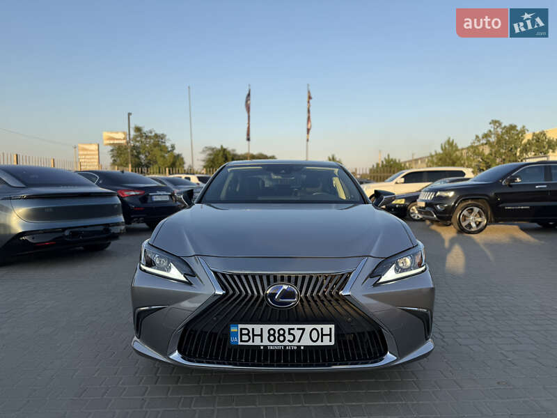 Lexus ES 2020