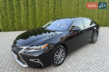 Седан Lexus ES 2016 в Львові